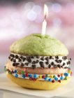 Torta Whoopie di compleanno a due piani — Foto stock