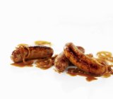 Salsichas Cumberland com molho de cebola — Fotografia de Stock