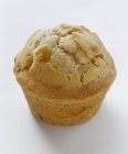 Muffin de melocotón en estuche de papel - foto de stock