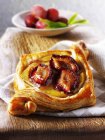 Puff pastry pastries with plums — Stock Photo