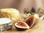Figues fraîches et fromage — Photo de stock