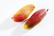 Свежий спелый мангос — стоковое фото
