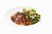 Caesar-Salat mit Lachs — Stockfoto