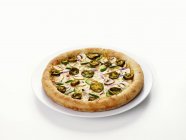 Pizza au fromage avec jalapeos — Photo de stock