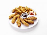 Chicken fingers and potato wedges — Stock Photo