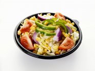 Salada mista em recipiente — Fotografia de Stock