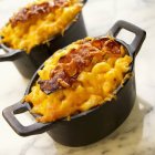 Pots of macaroni and cheese — Stock Photo