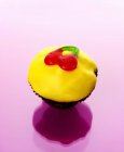 Muffin with yellow icing — Stock Photo