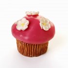 Muffin con glaseado rosa - foto de stock