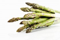 Asparagi verdi in becher — Foto stock