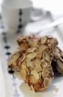 Biscoitos de amêndoa empilhados — Fotografia de Stock