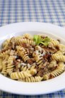 Pasta Fusilli con Gorgonzola - foto de stock