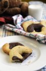 Chocolate and vanilla biscuits — Stock Photo