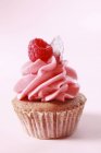Cup cake - Raspberry flavor — Stock Photo