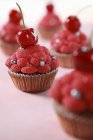 Cupcakes mit Kirscharomen — Stockfoto