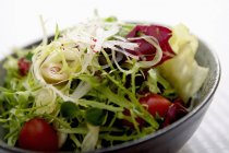 Mixed salad in black bowl — Stock Photo