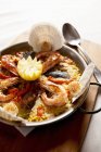 Блюдом рису Іспанська Паелья — стокове фото