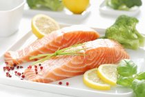 Raw salmon fillets — Stock Photo