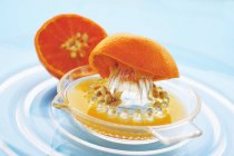 Squeezing mandarin orange — Stock Photo