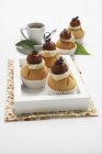 Muffin al miele in vassoio — Foto stock