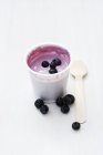 Blueberry yoghurt in pot — Stock Photo