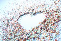 Vista close-up de polvilhas com forma de coração — Fotografia de Stock