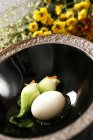 Egg foo yung in black bowl — Stock Photo