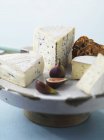 Синій сир та інжир — стокове фото