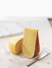 Two slices of Gouda cheese — Stock Photo