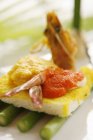 Closeup view of fried prawns with caviar on bread slice — Stock Photo