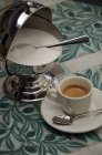 Tasse d'espresso et de sucre en pot — Photo de stock