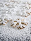 Biscotti natalizi con zucchero a velo — Foto stock