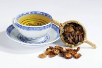 Hawthorn tea and dried haws — Stock Photo