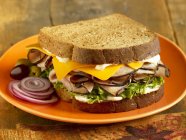 Sandwich à la dinde et fromage — Photo de stock