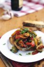 Bruschetta condita con peperoni — Foto stock