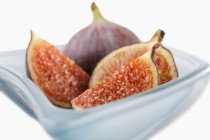 Fresh sliced figs — Stock Photo