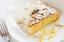 Citrus Cake Topped with Almonds — Stock Photo