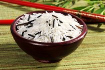 Arroz basmati y arroz salvaje - foto de stock