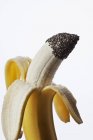 Частково очищені банани з насіння чіа — стокове фото