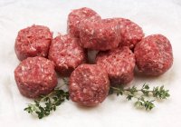 Raw beef meatballs with herb — Stock Photo