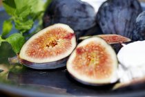 Fresh organic Figs with Mint — Stock Photo