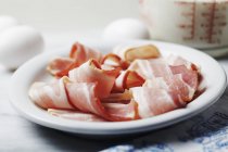 Bandes de bacon non cuit — Photo de stock