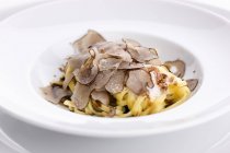 Taglierini pasta with truffles — Stock Photo