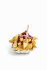 Kartoffelchips und Ketchup — Stockfoto