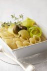 Pasta salad with courgettes — Stock Photo