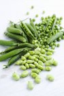 Young peas and fava beans — Stock Photo