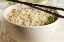 Brown rice with herbs — Stock Photo