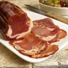Cerdo español curado seco - foto de stock