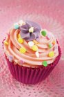 Cupcake mit Buttercreme verziert — Stockfoto