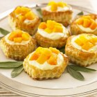 Peach and Cream Puff Pasticcini — Foto stock